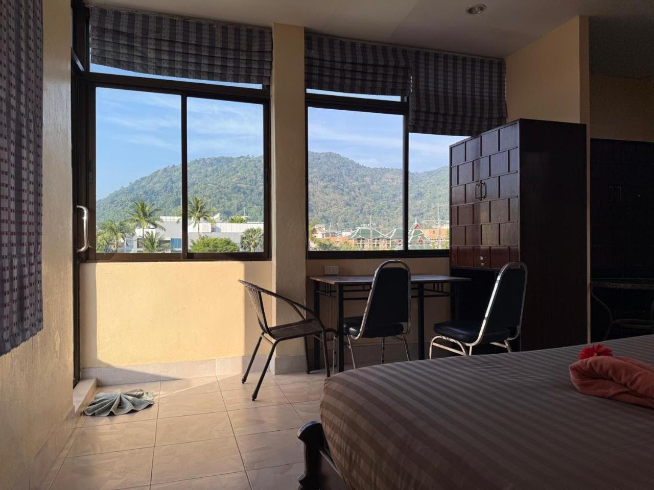 Happy Holidays Hotel Patong Dış mekan fotoğraf